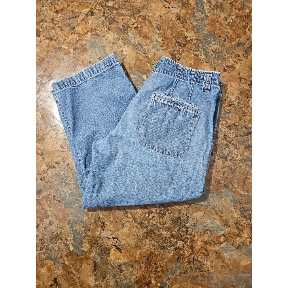 Essentials Denim Capri Pants Size 8 Straight Leg Regular Fit (A145)‎